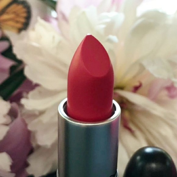 MAC Lashes To Lips Kit: Relentlessly Red Lipstick, Mini MacStack + *BNIB - Picture 8 of 16